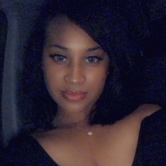 Meet your Posher, Tiara - Picture 3 of 3